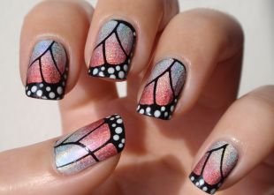 Цветной французский маникюр, крылья бабочки на ногтях