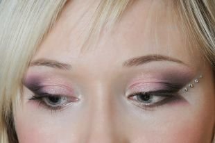 Свадебный макияж для серо-голубых глаз, свадебный макияж со стразами