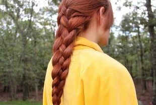 Рыжий цвет волос на длинные волосы, прическа на основе французской косы на пышные волосы