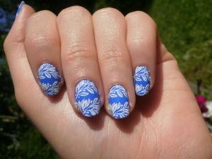 Рисунки с листьями на ногтях, голубой дизайн ногтей 